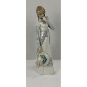 Vintage Casades Porcelain Figure:‎ "Fisherman's Wife" Excellent Condition